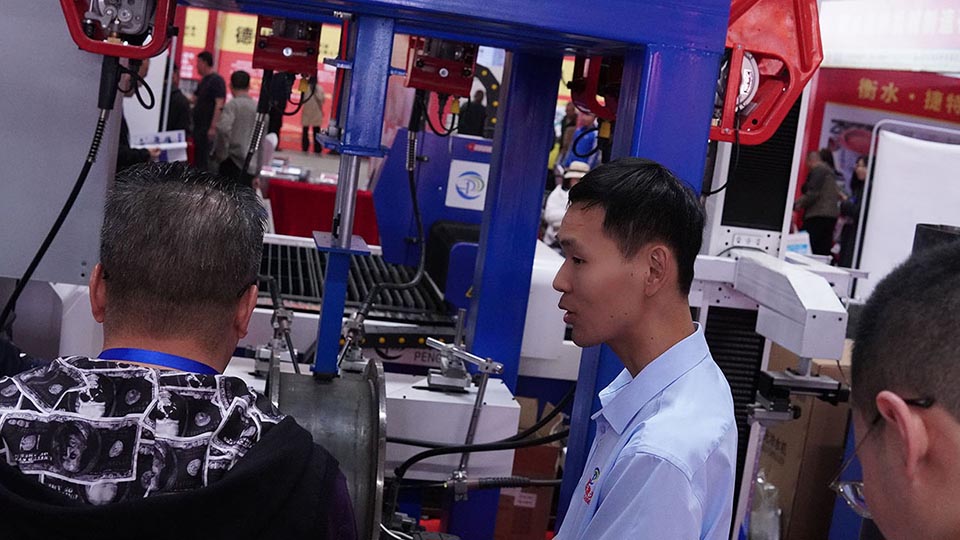 激光切割機(jī)價(jià)格、激光切管機(jī)、激光切割機(jī)廠(chǎng)家